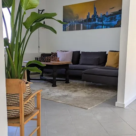 Haus 2 Zimmer, Kueche, Bad In Near Frankfurt Appartement Karben