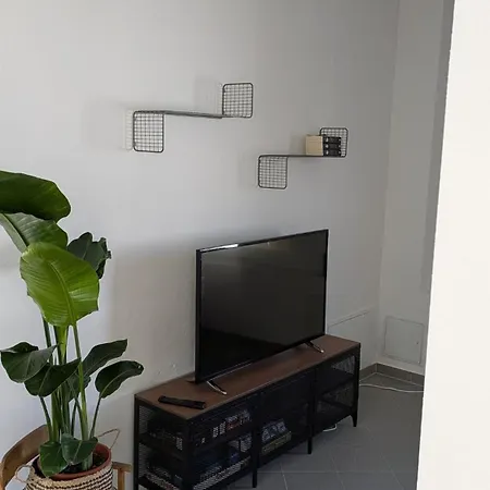 Haus 2 Zimmer, Kueche, Bad In Near Frankfurt Apartment *